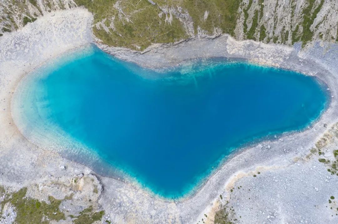 稻城的秋天景色美如画