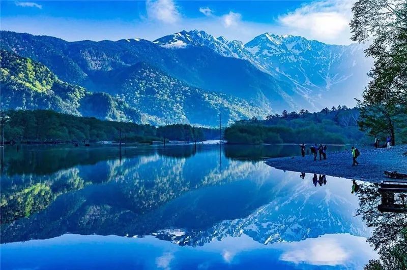水如镜，景如画，美极了！
